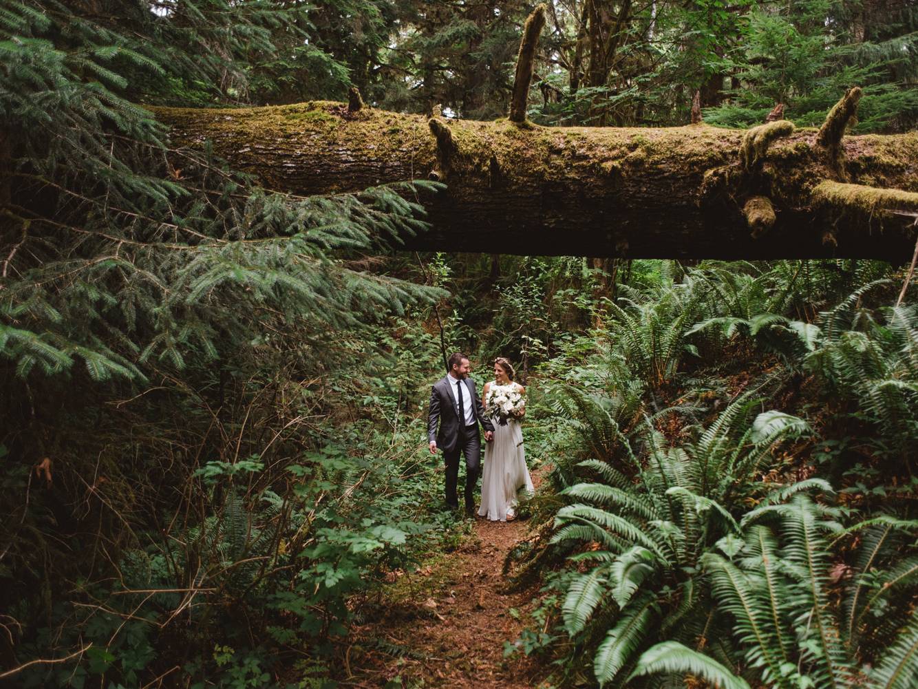 Intimate wedding in Mt Hood National Forest