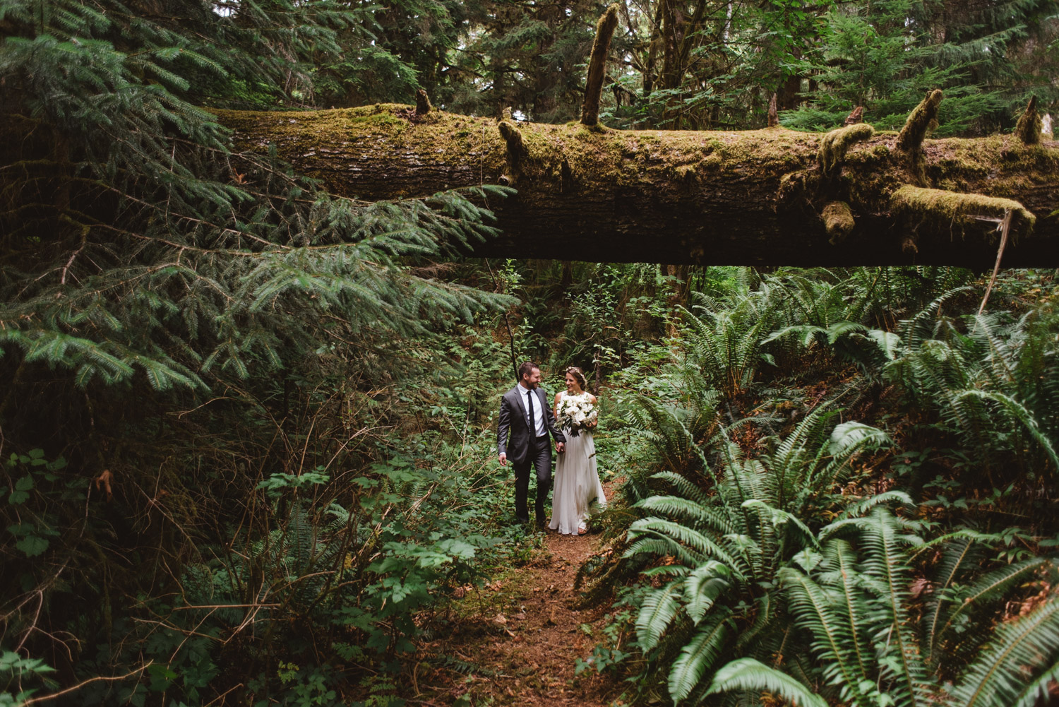 Intimate wedding in Mt Hood National Forest